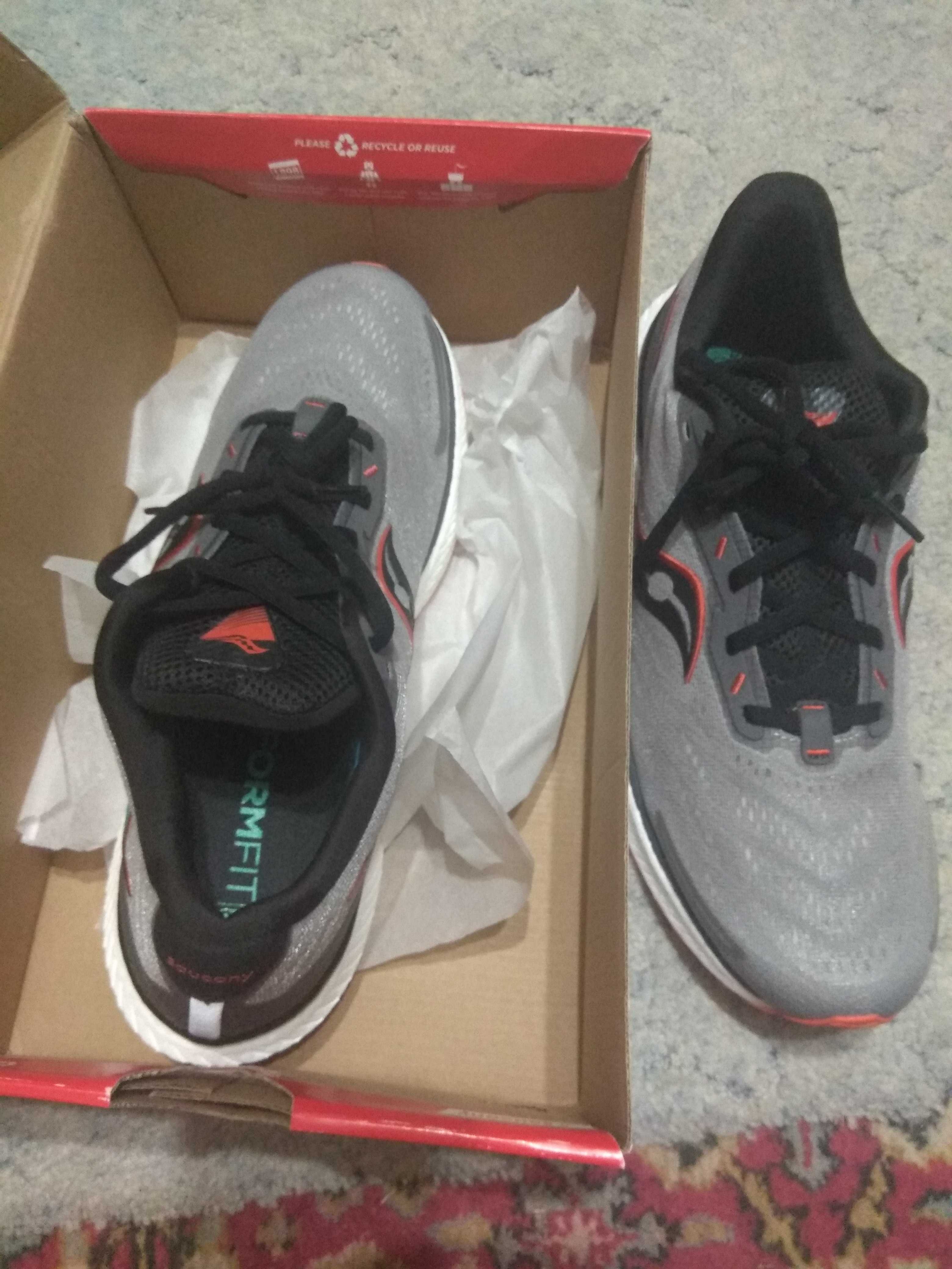 Фирменные кроссовки Saucony- Triumph 19- 47-48 размер, новые