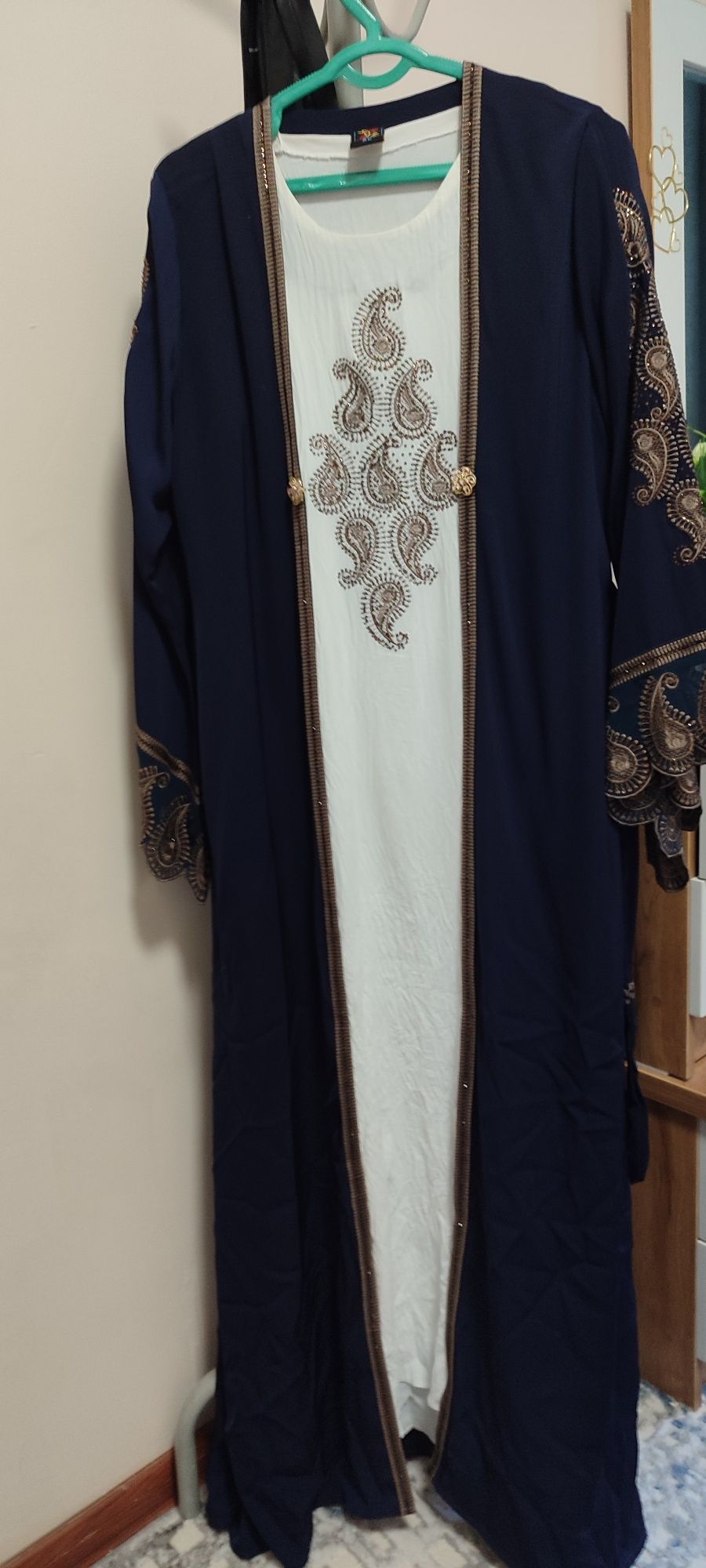Oqshom libosi shohona, Dubainiki, firma mahsuloti
