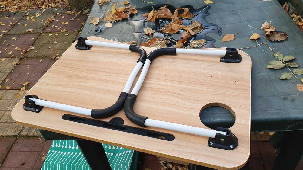 Сгъваема масичка за лаптоп с отделение за чаша