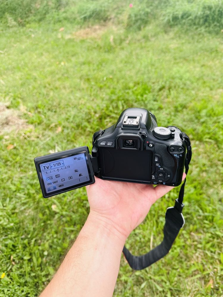 Canon EOS 600D, 18-55mm Kit лучший выбор для работы и семьи