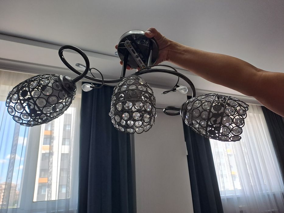 Продам красивую люстру