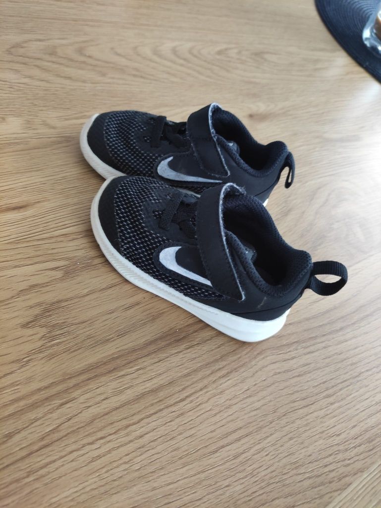 Pantofi sport nike 22