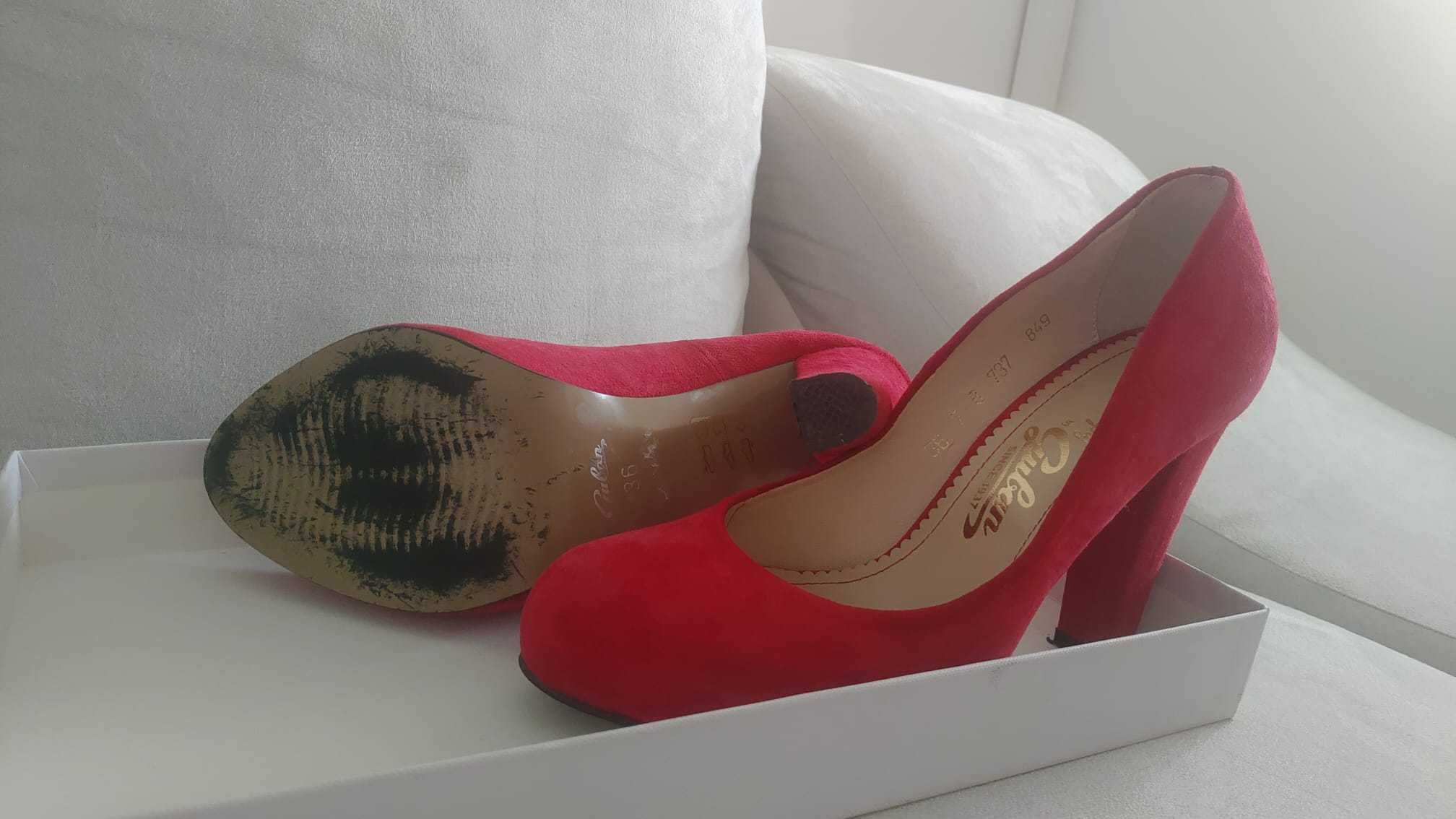 Pantofi roșii de piele întoarsă marca Guban