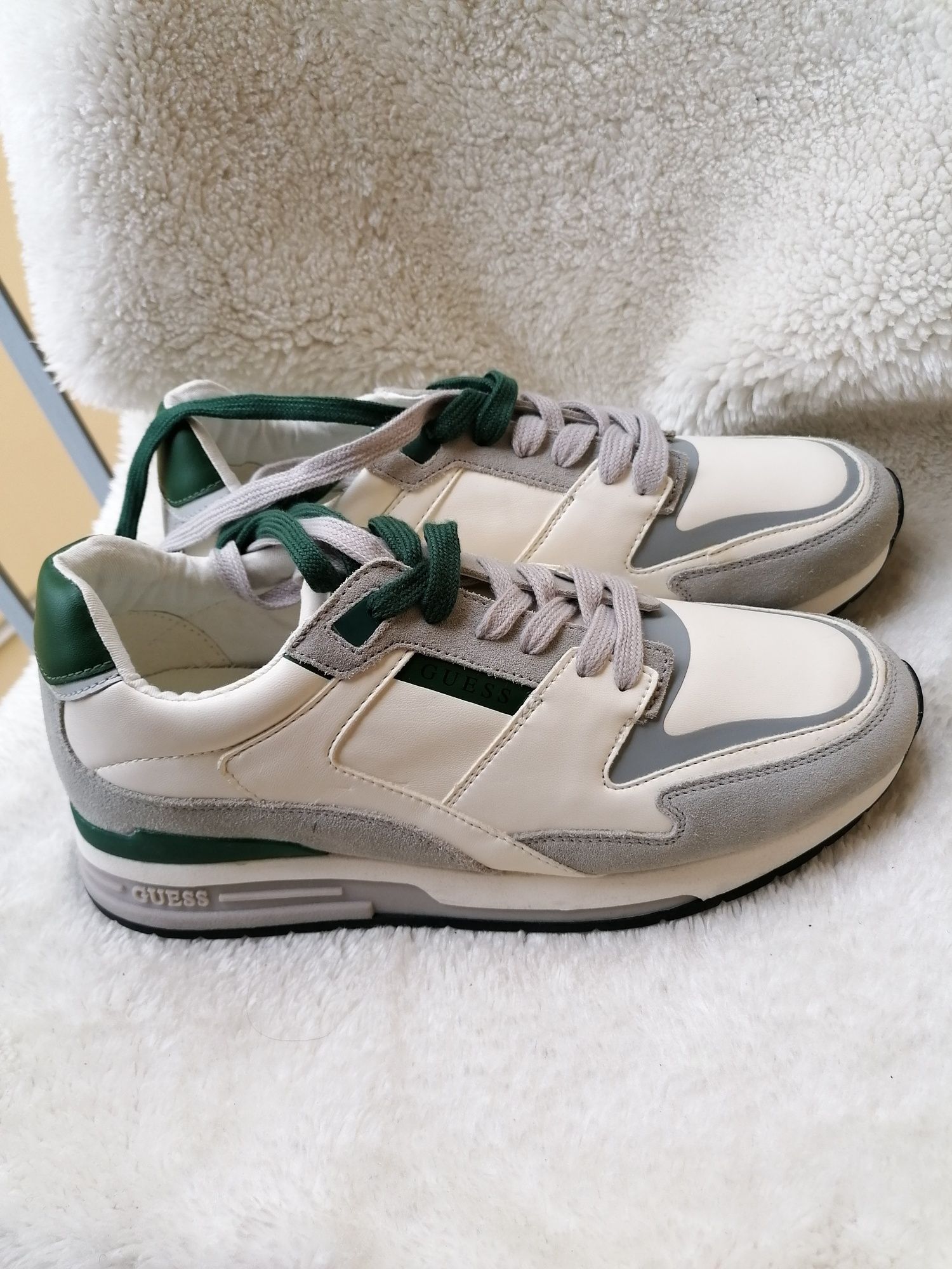Adidași guess originali