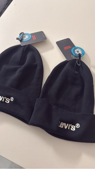 Caciuli noi cu ericheta originale