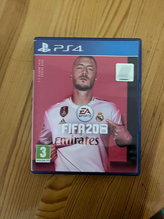 Плейстейшън 4, 2 джойстика и игри