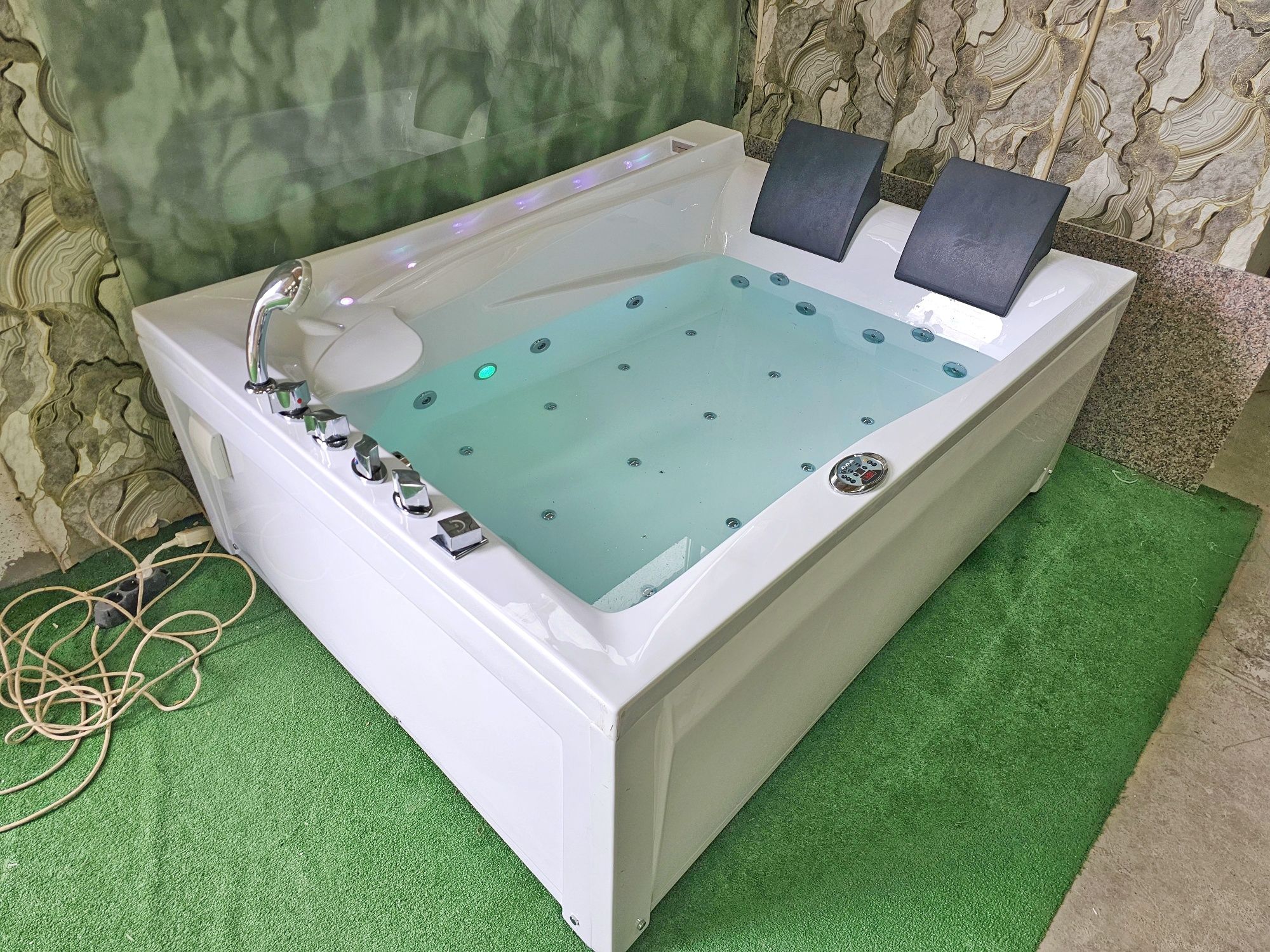 *Spa* Хидромасажна Вана (Джакузи) с Подгрев до 50° 1.78х1.33