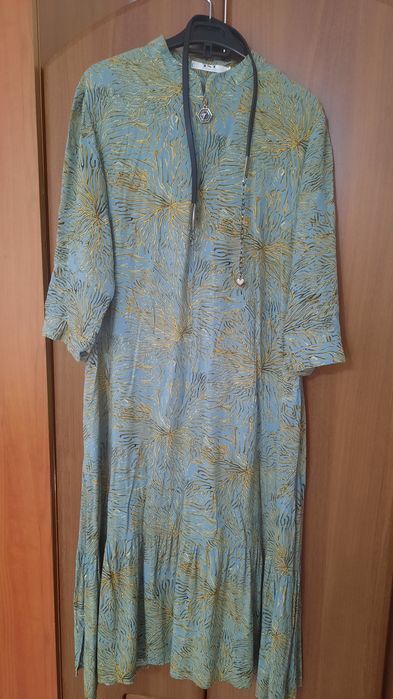 Продам платье б/у