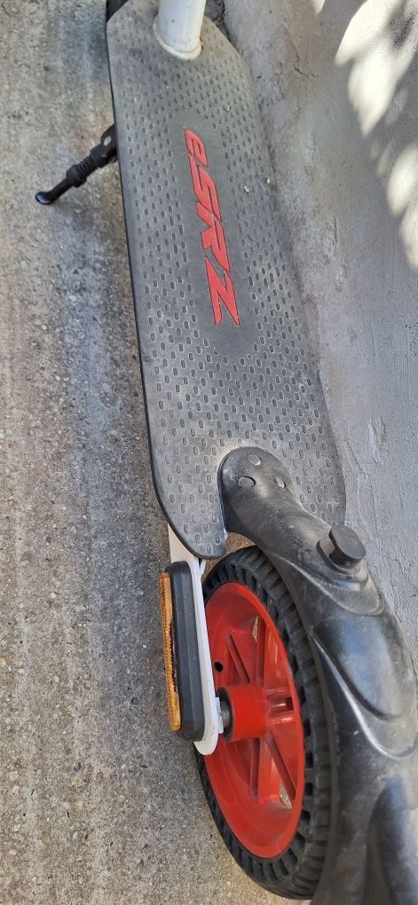 Trotineta electrica Aprilia e-SRZ