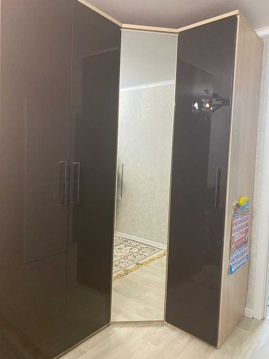 Продам большой шкаф