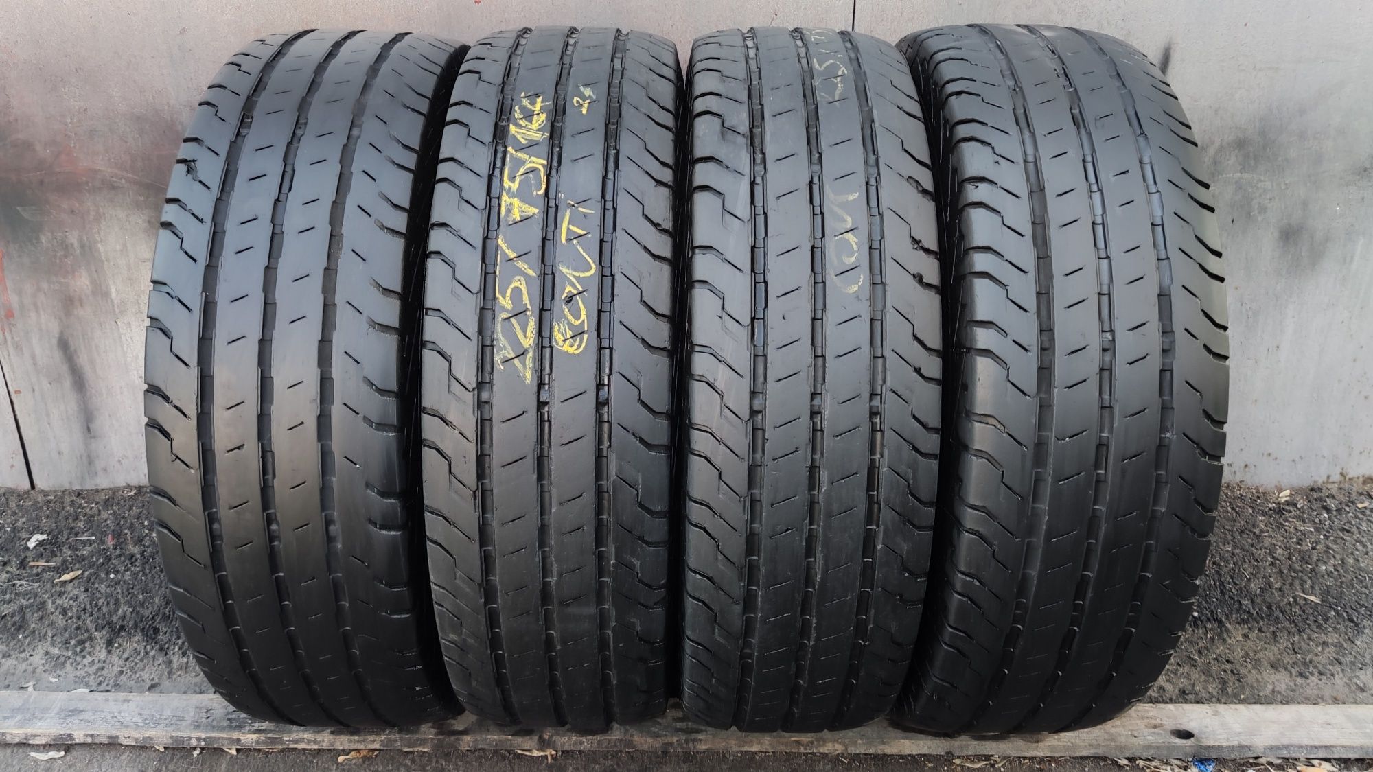 4бр. летни бусови гуми 225/75/16C , Continental Van Contact 100 
dot 1