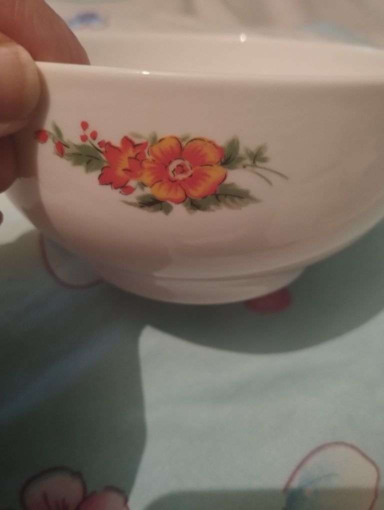 Продам чашки форфор.