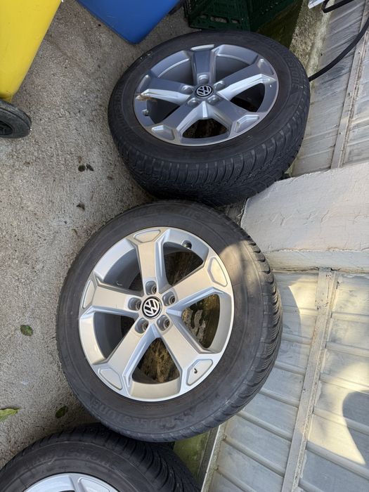 Set 4 roti, jante cu anvelope iarna VW 215/55R17