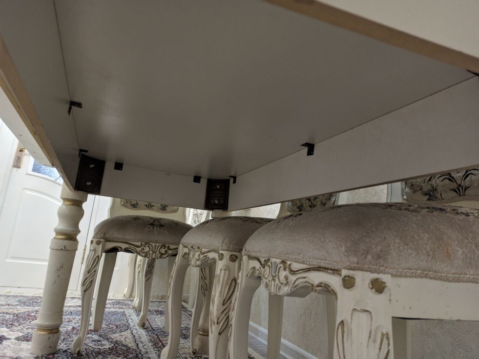 Стол ва стул Ок рангда холати зор! Срочно