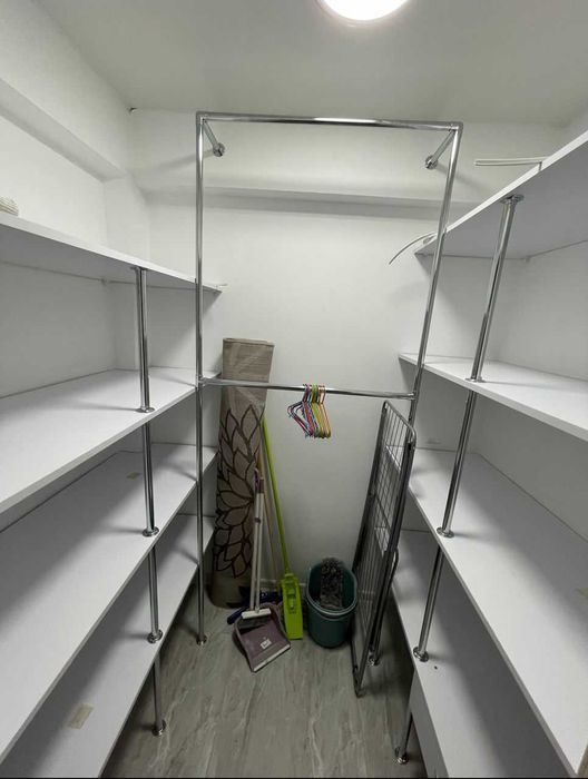 Тристаен имот в Студентски град