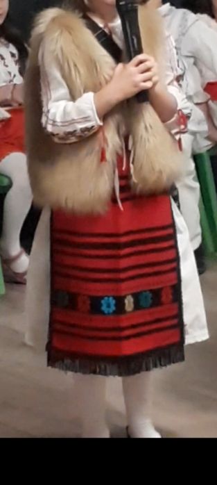 Port popular fetite 4 -5 ani