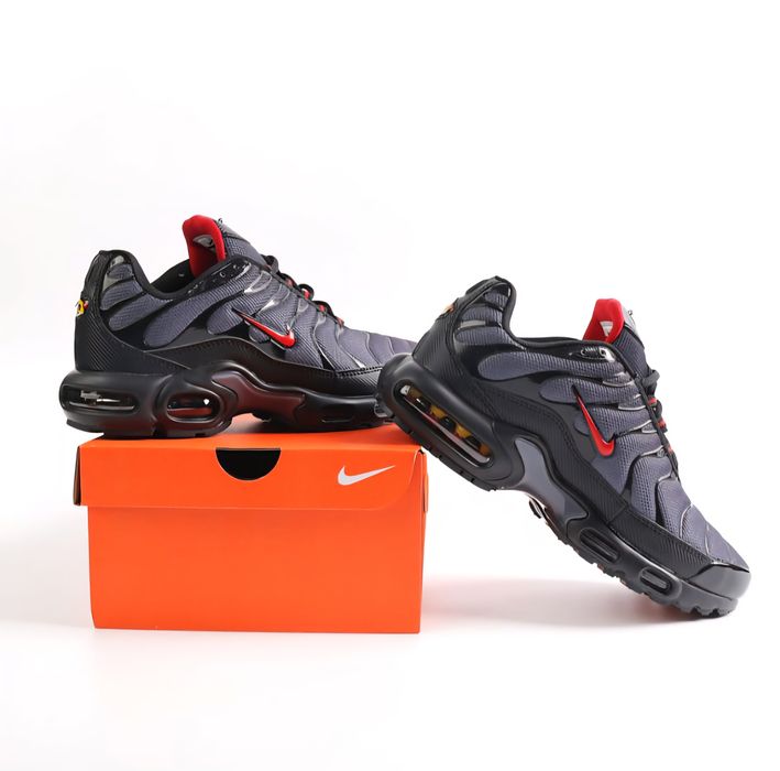Adidasi nike Tn ..