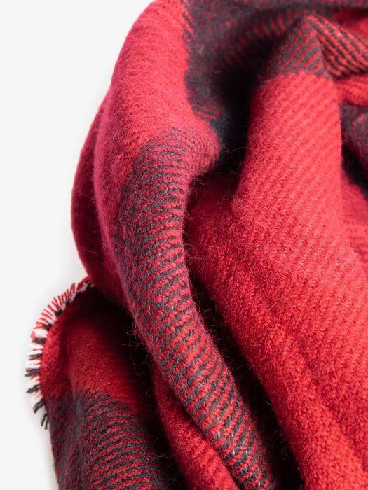 Безплатна доставка за всеки шал.