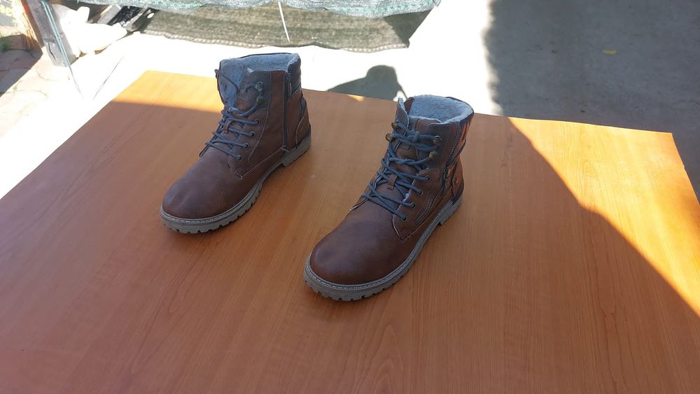 Ghete din piele Mustang