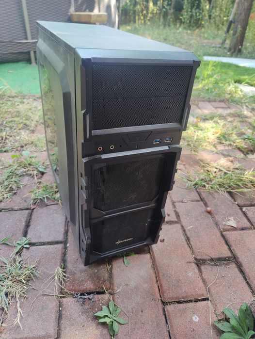 Carcasa unitate PC partial cu sticlă