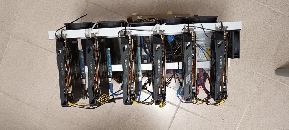 Продавам Mining Rig – 6× RX 580 8GB (Gigabyte)

Комплектът включва:

6