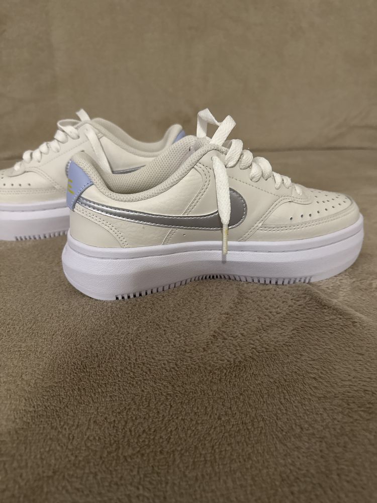 Дамски сникърси NIKE