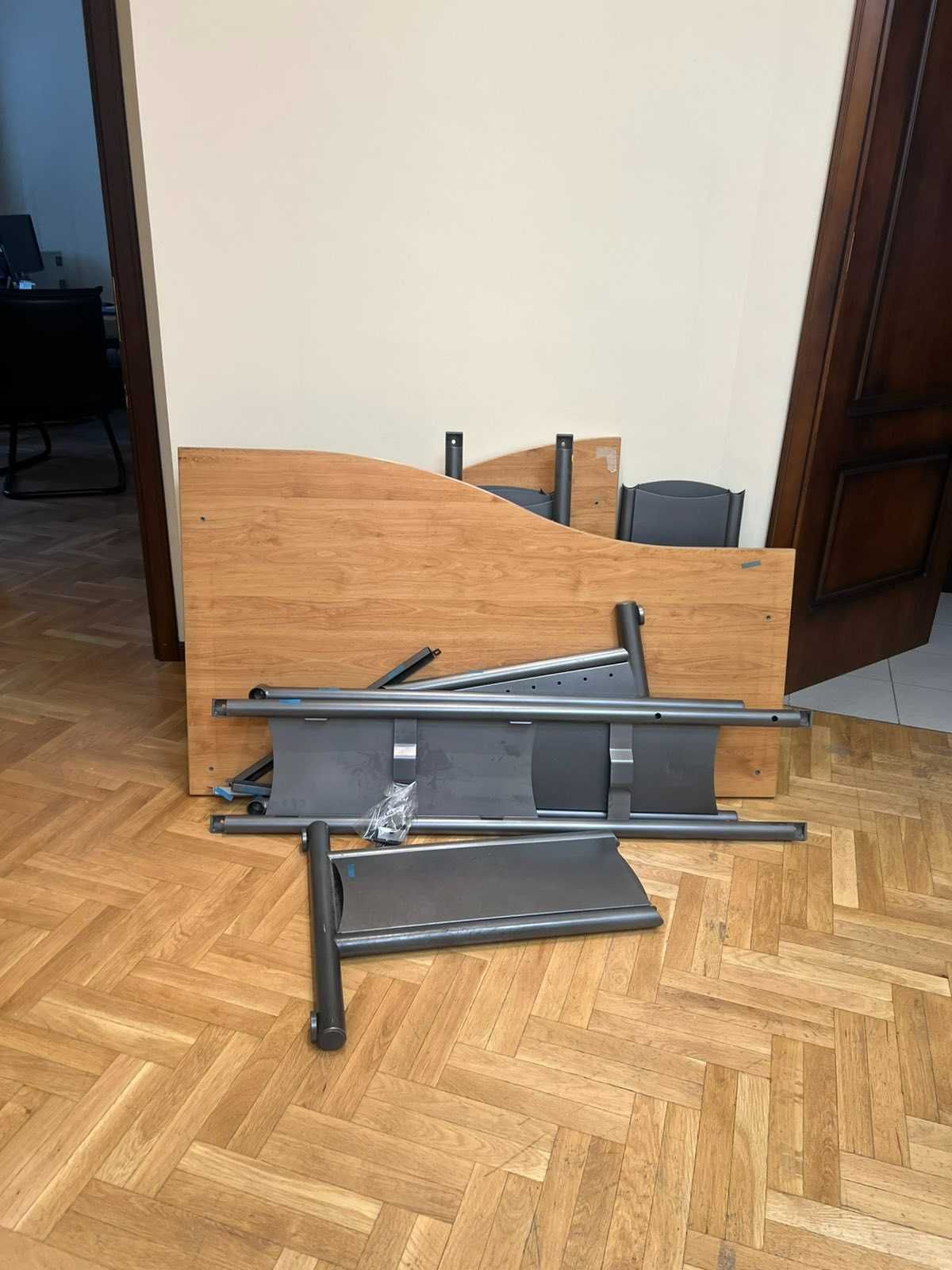 Различни размери бюра и контейнери на колелца марка ORT