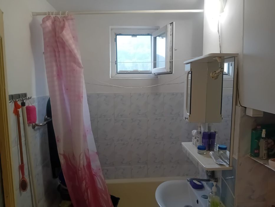 Apartament 2 cam,49mp,etaj3,precista,mobilat,utilat,balcon,centrala