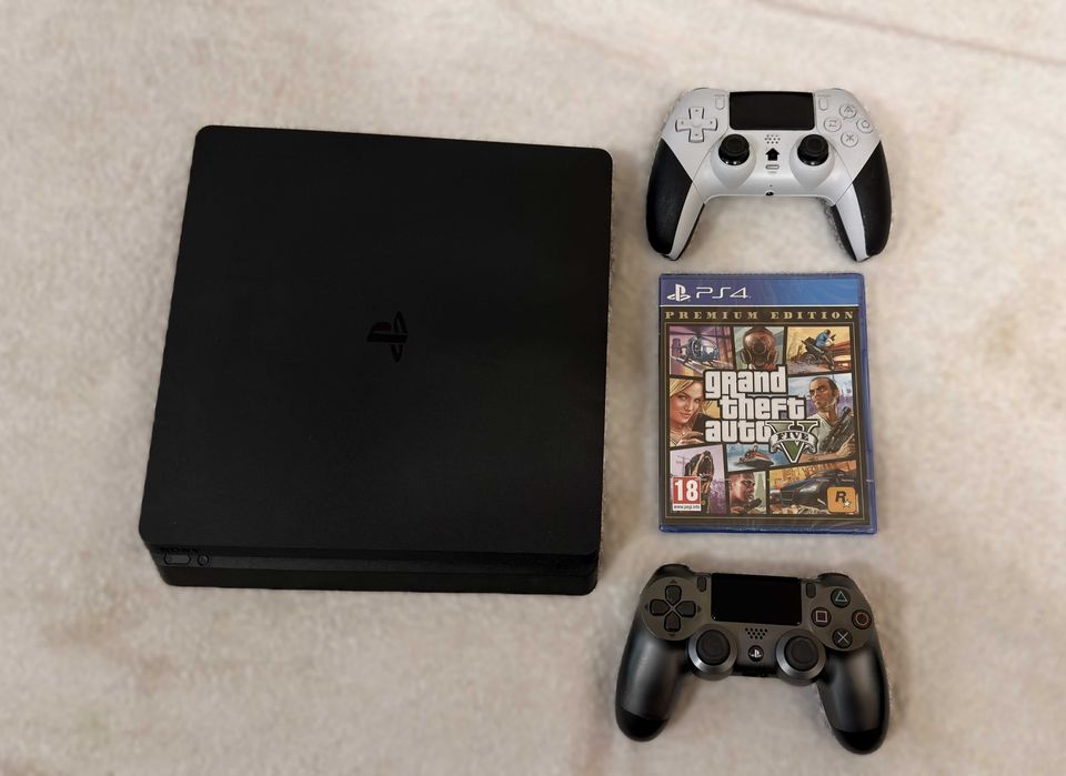 отличен Playstation 4 Slim 500Gb + 2 джойстика + чисто нова GTA V