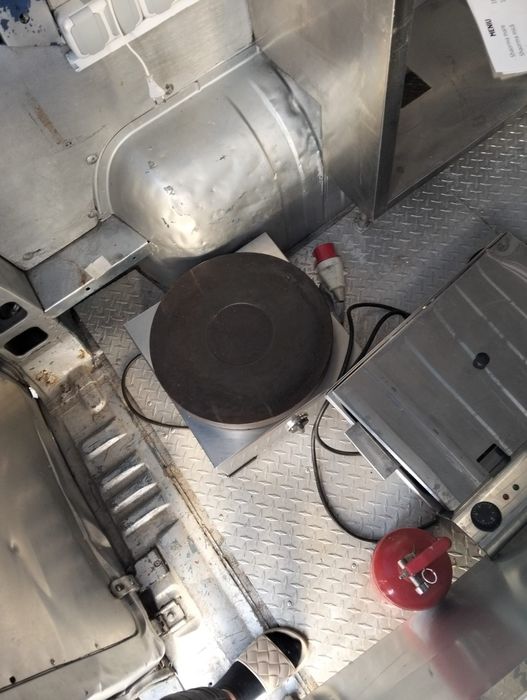 Vând food truck mobil