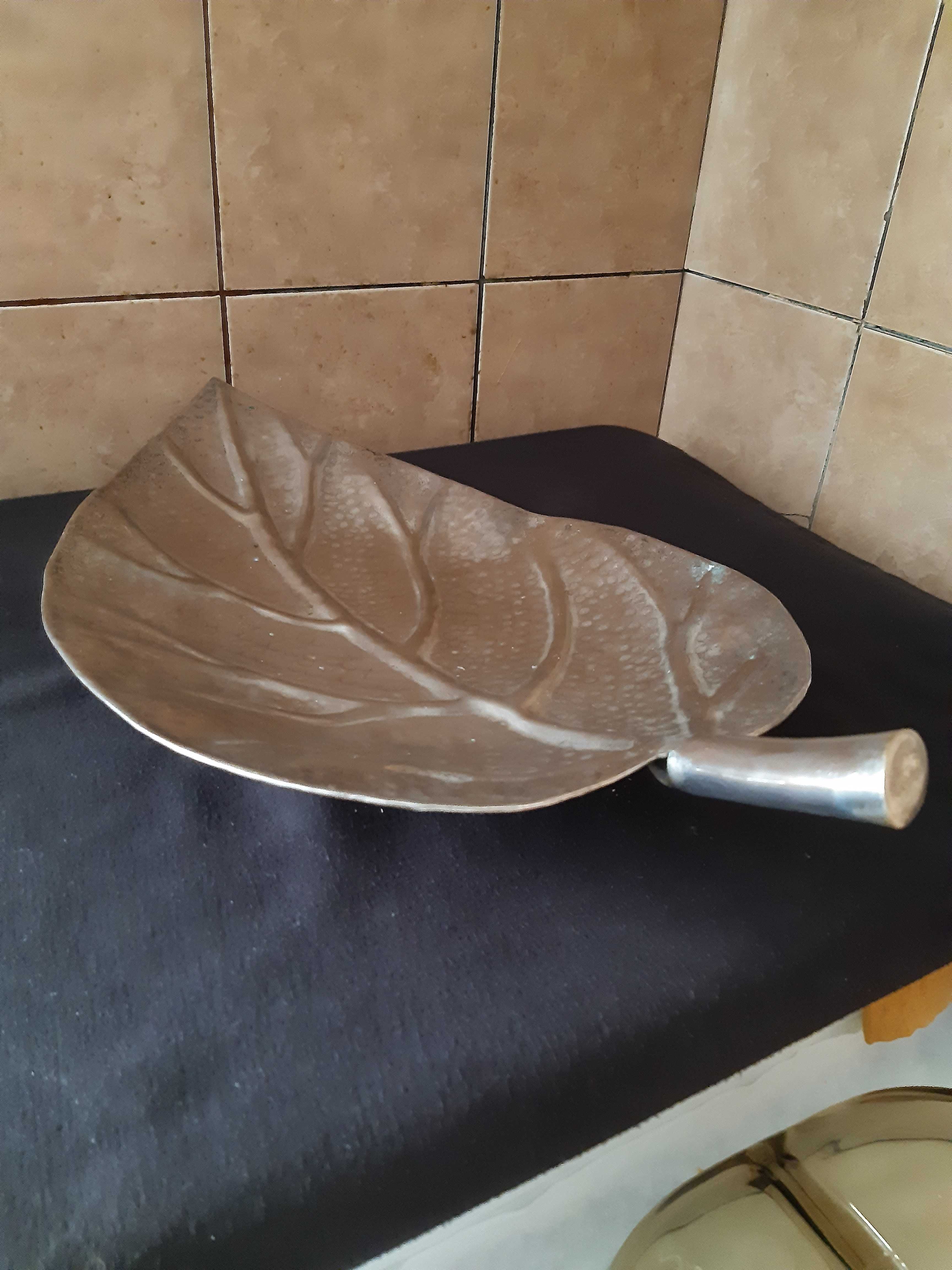 Platou-fructiera frunza, din alama argintata, lungime 50cm