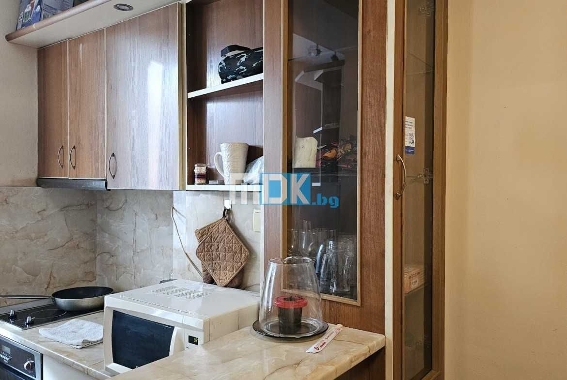 Монолит с 4 отделни стаи до пазара на Гребна база