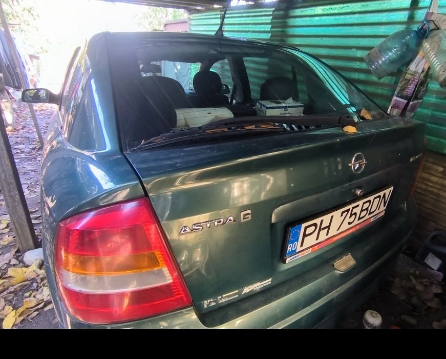 Opel Astra 1.6i - 10.2023