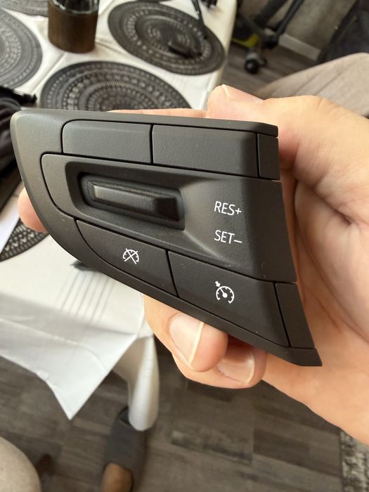 Мультимедиа на руль оригинальные от автомобиля Monza