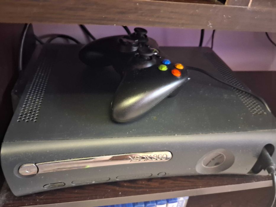 Xbox 360 със 8 игри