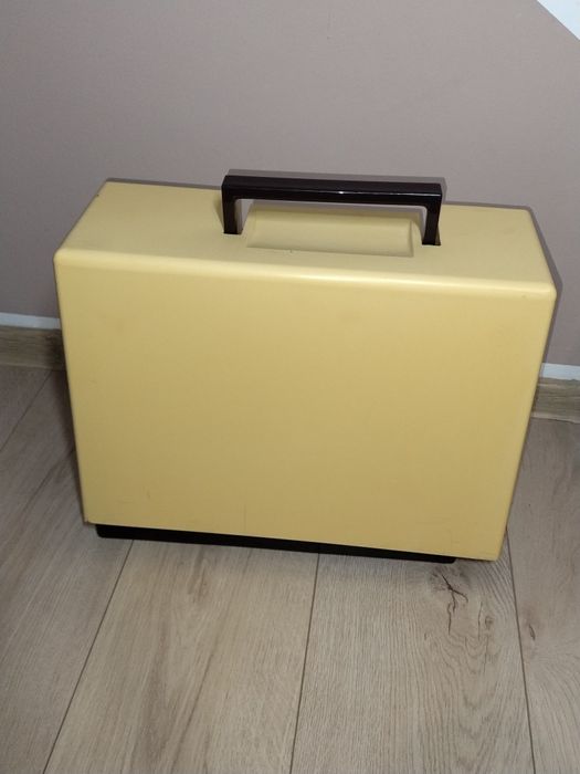 Mașina de cusut Pfaff 521