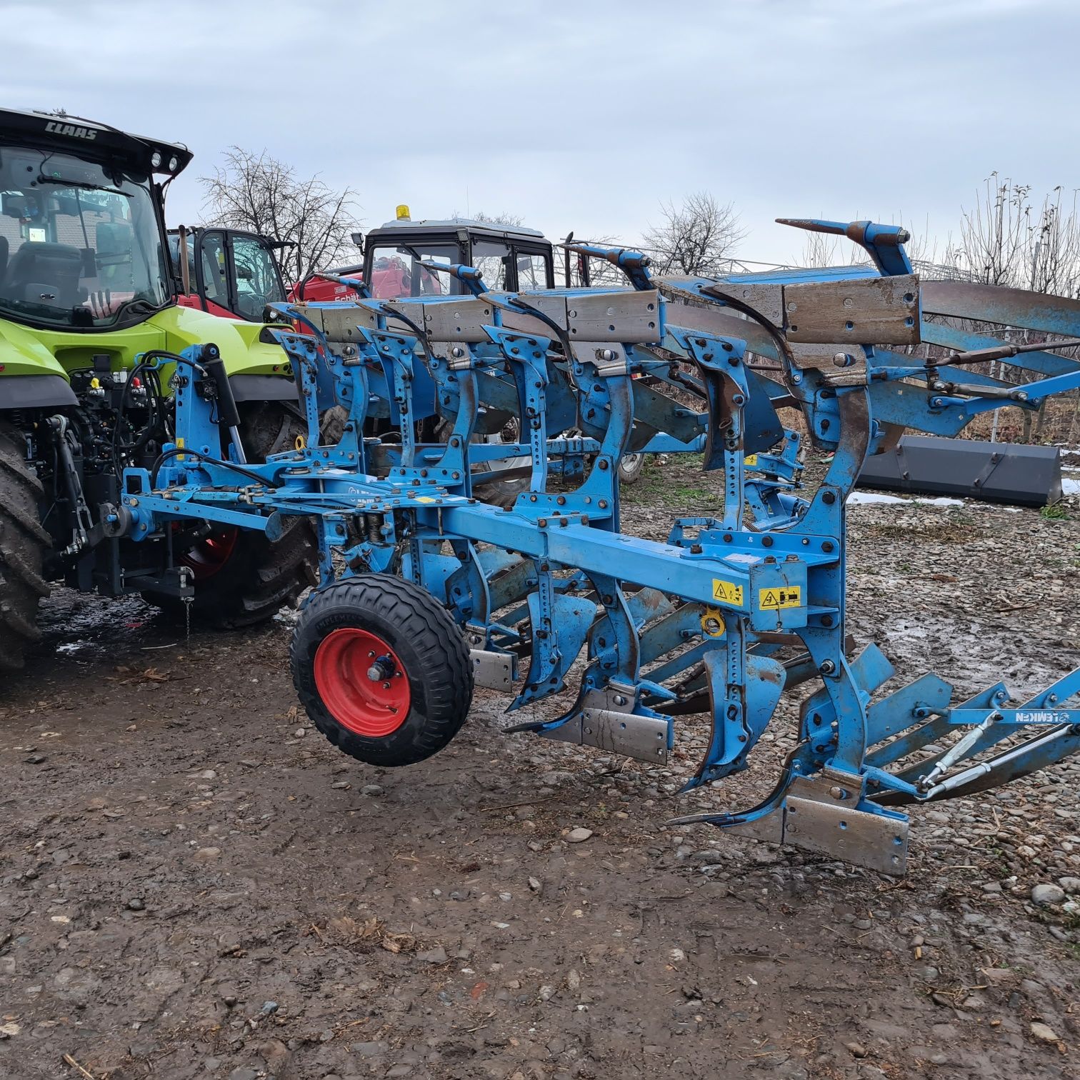 Vând plug Lemken 3+1 - deosebit - Packer