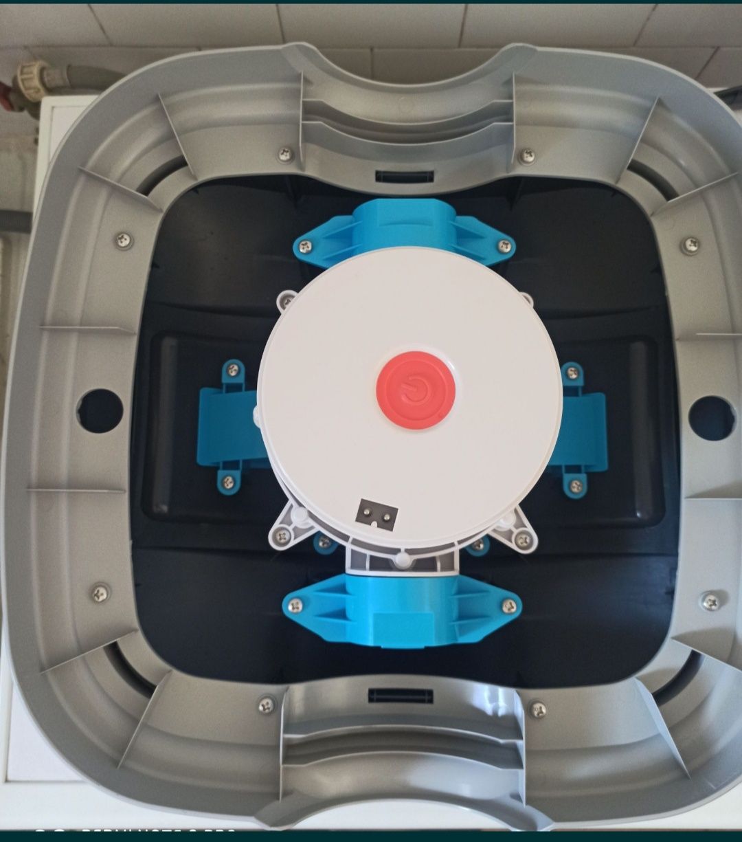Robot curățare fundul piscinei, Wybot Osprey 200.