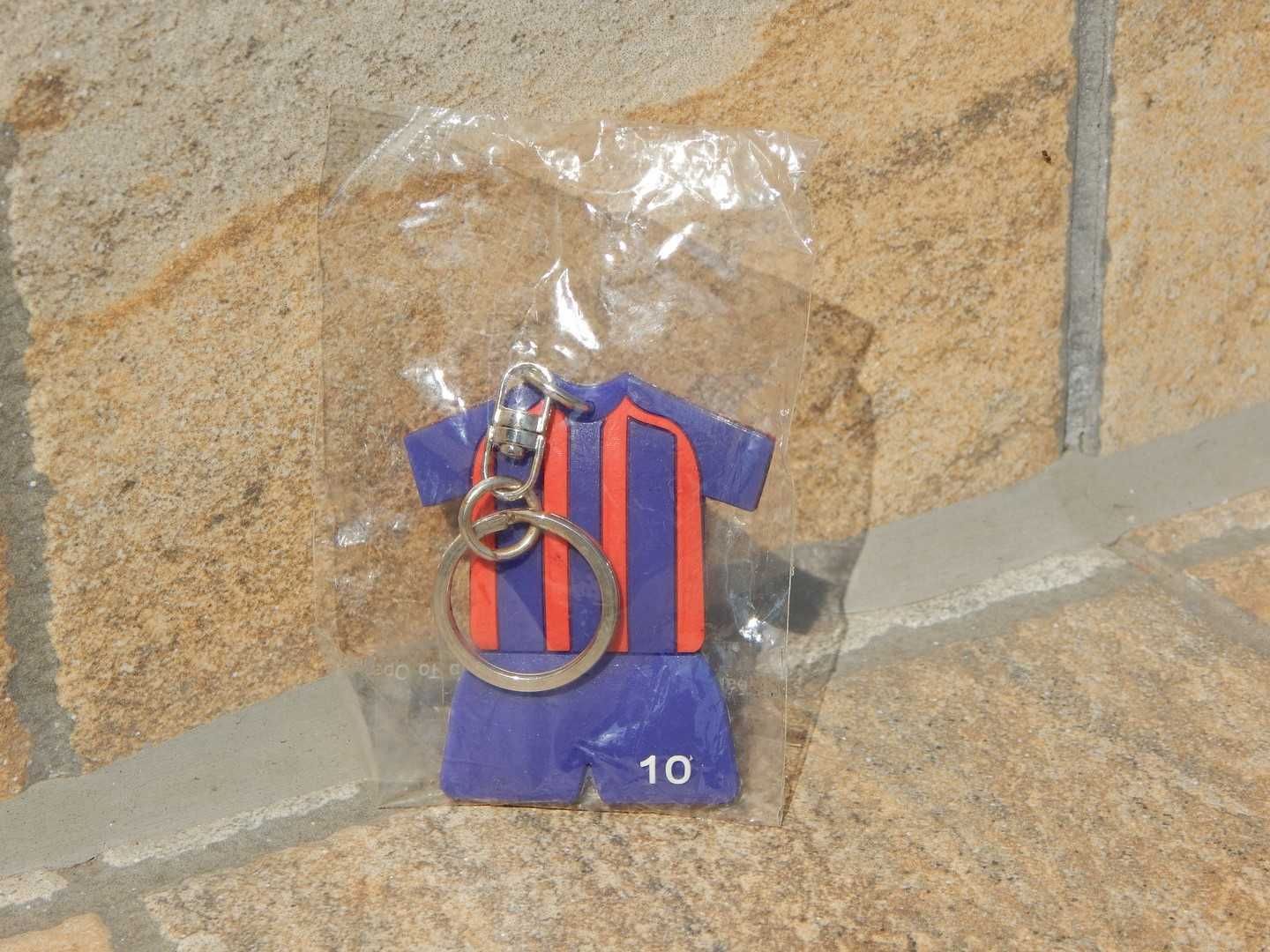Breloc tricou Barcelona nr 10 din cauciuc sigilat