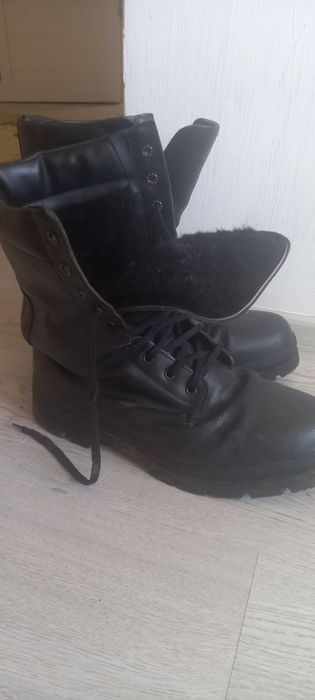 Продам  берцы    .