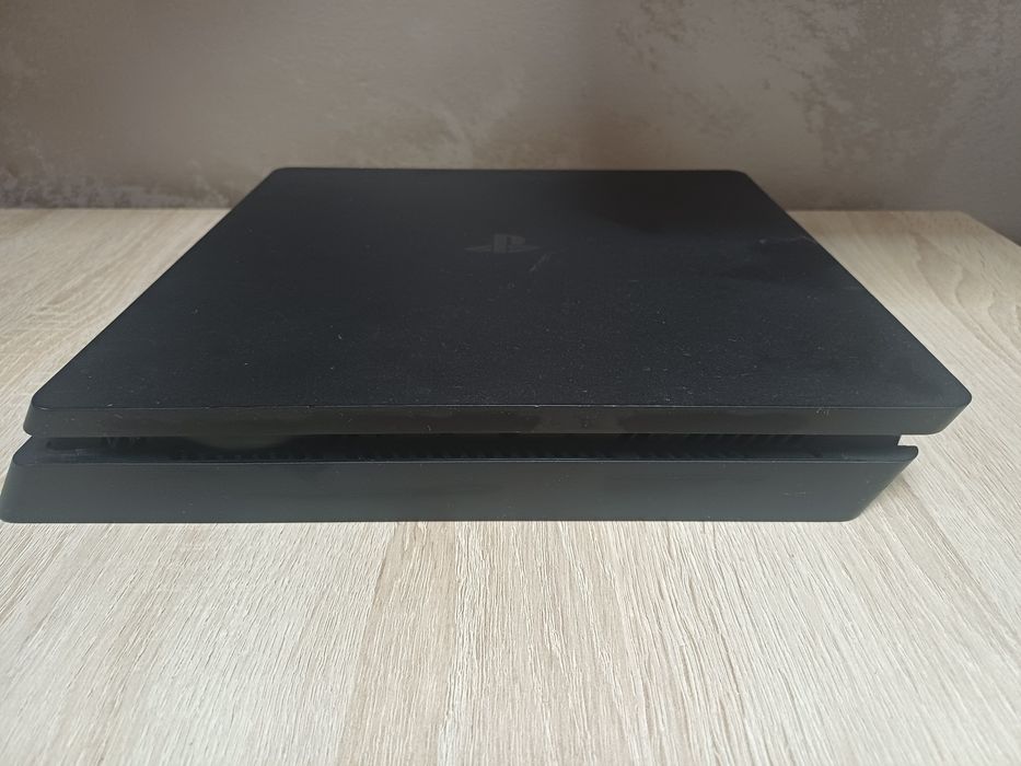 PS 4 slim de vânzare 512 GB și 6 jocuri