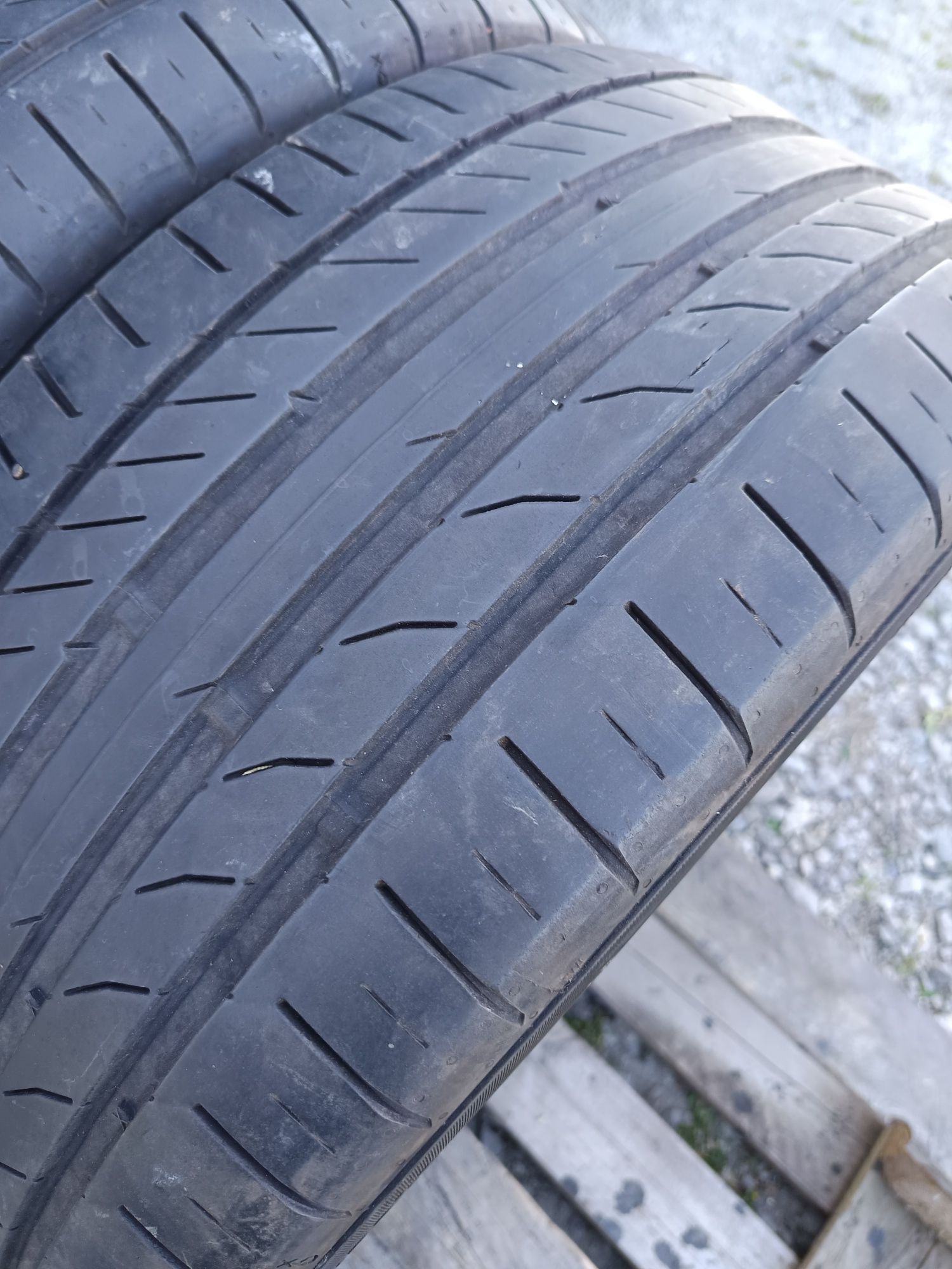 235 45 R 17 W Continental Дот 0420