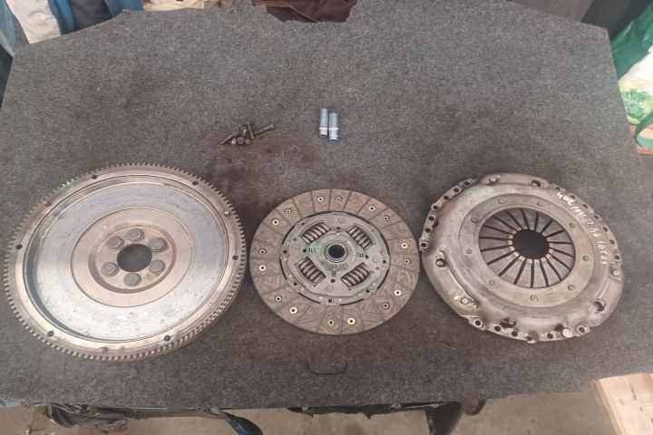 Kit ambreiaj 1.6 CAY 03L1410250 323082010 038D03L Volkswagen VW Passa