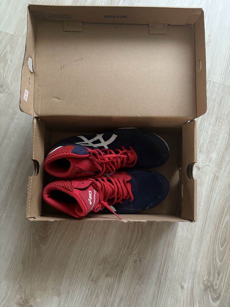 Борцовки asics (като нови)