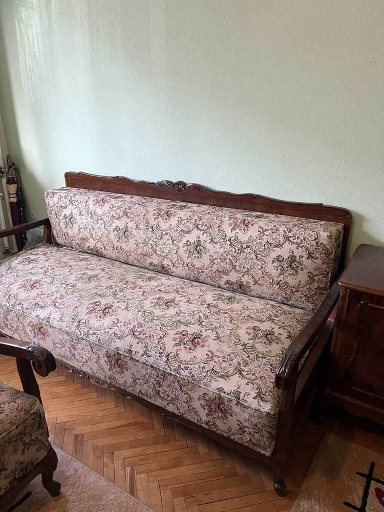 Vand mobila lemn pentru sufragerie, model Madrigal.