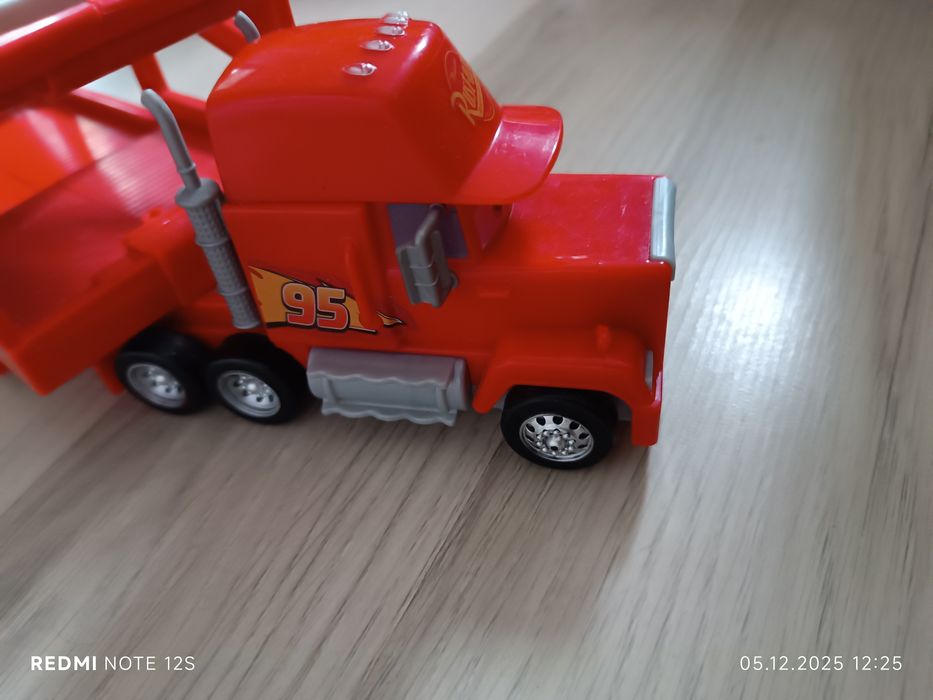 Camion platforma Mack Cars