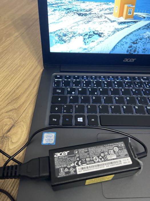 Laptop TravelMateX Ultrabook AcerX349 ; I5 Gen 7 ; SSD 256 ; 8 GB RAM