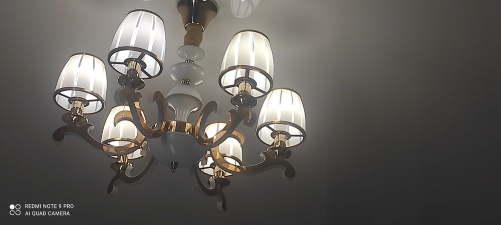 Продаю люстру. В отличном состоянии.