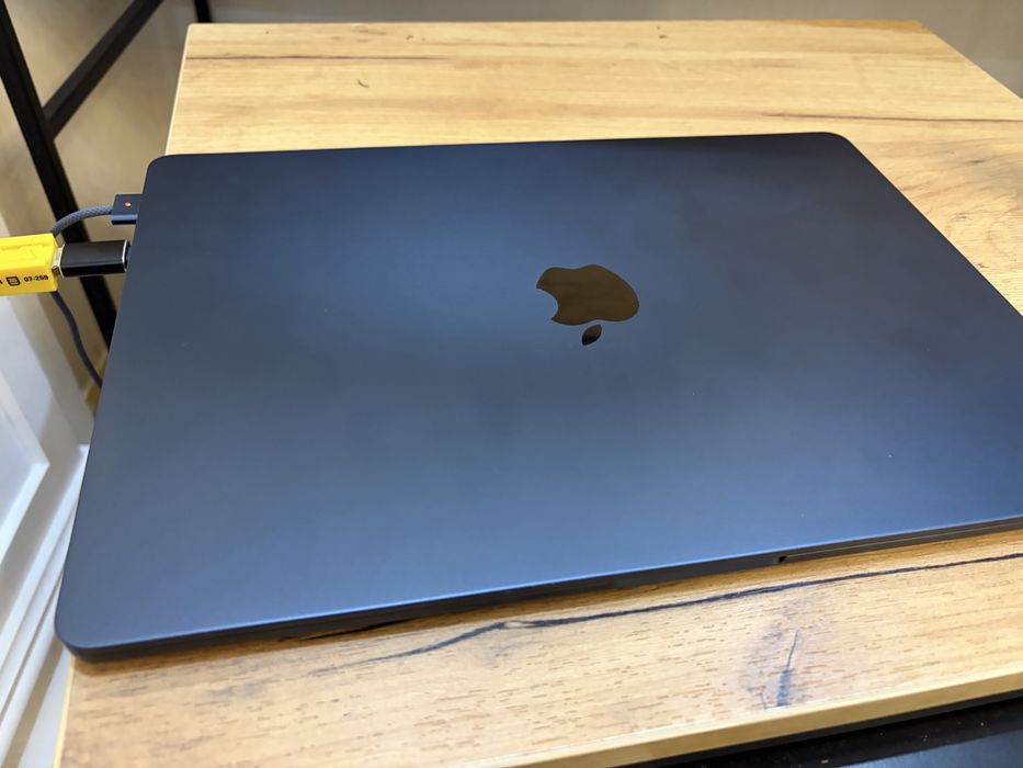 Macbook Air M4 15inch 16/256GB 6 цикл 100% ёмкост.