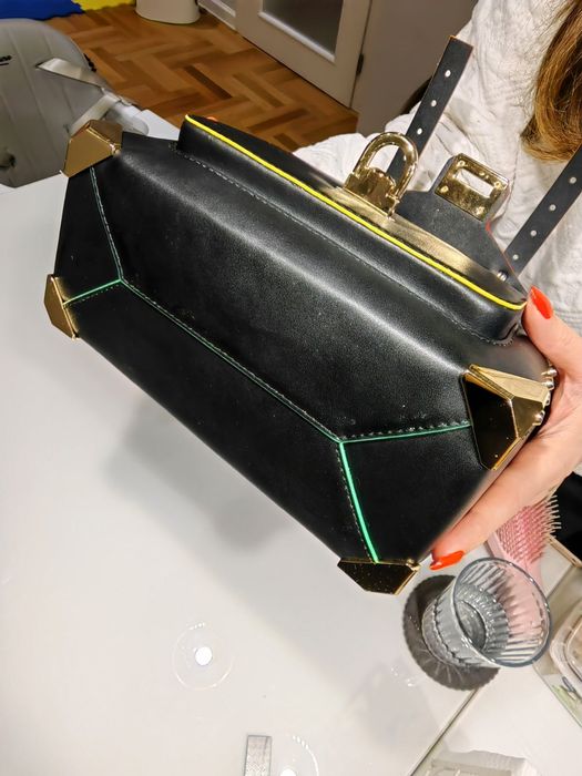 Дамска чанта Michael Kors Manhattan черна кожа с цветни елементи